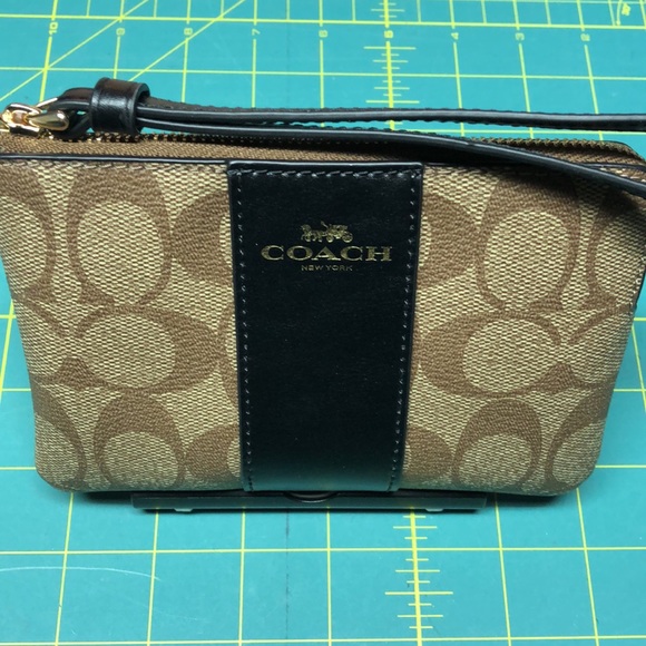 Signature coach zippered change purse and brown brand new with tags - Picture 7 of 9